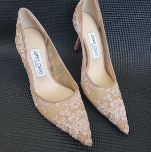 Jimmy Choo
Ivory Floral Lace Pointy Toe Pumps |